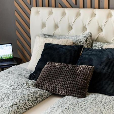 Deluxe Quentin Home Next To The Fashion Street Будапеща Екстериор снимка