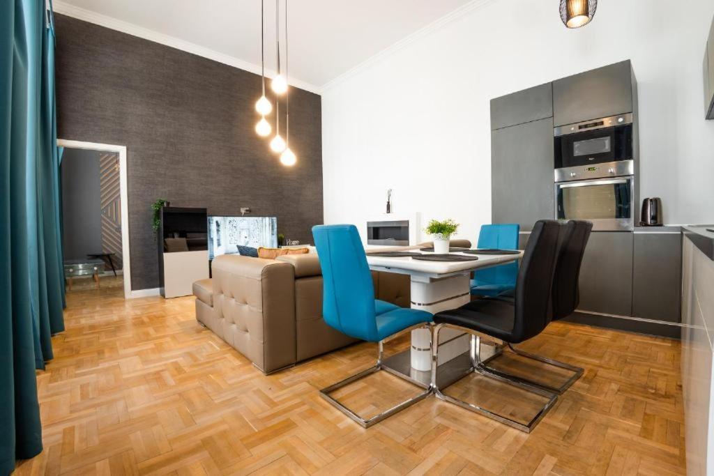 Deluxe Quentin Home Next To The Fashion Street Будапеща Екстериор снимка