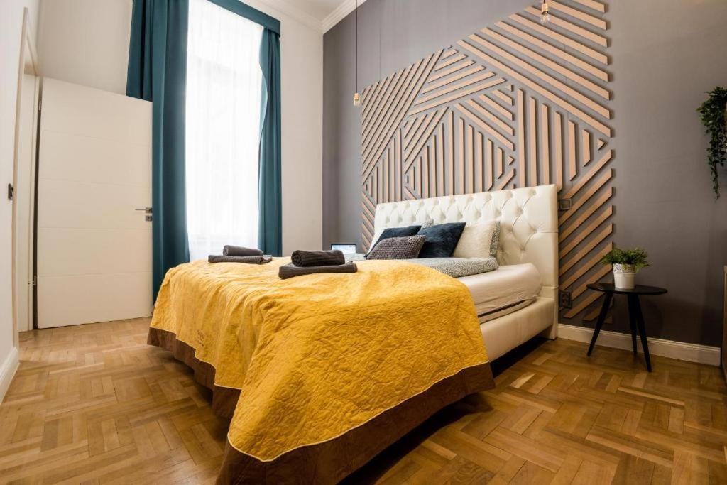 Deluxe Quentin Home Next To The Fashion Street Будапеща Екстериор снимка