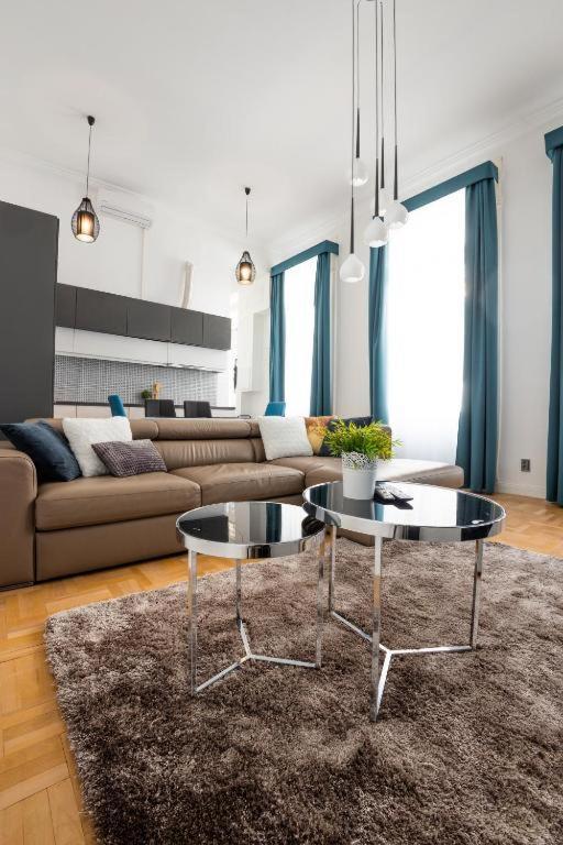 Deluxe Quentin Home Next To The Fashion Street Будапеща Екстериор снимка