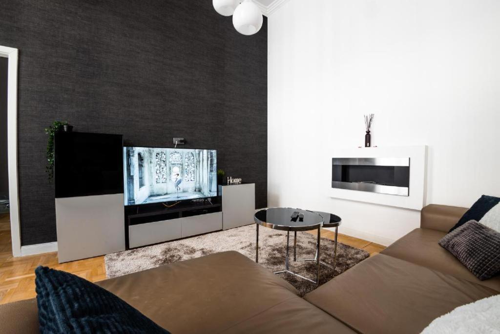 Deluxe Quentin Home Next To The Fashion Street Будапеща Екстериор снимка